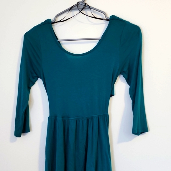 Forever 21, small, teal color. Beautiful, elegant, classy, flowy dress. - Picture 3 of 6